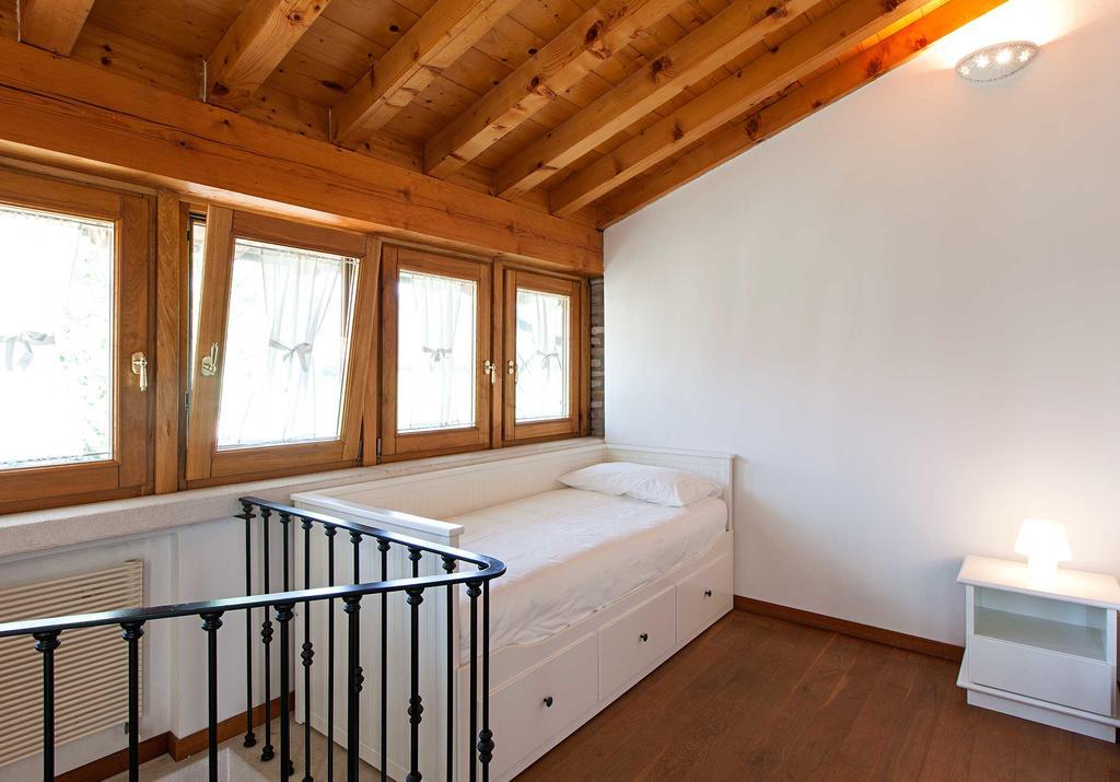Antico Cascinale Lombardo Bed and Breakfast Lonato Δωμάτιο φωτογραφία