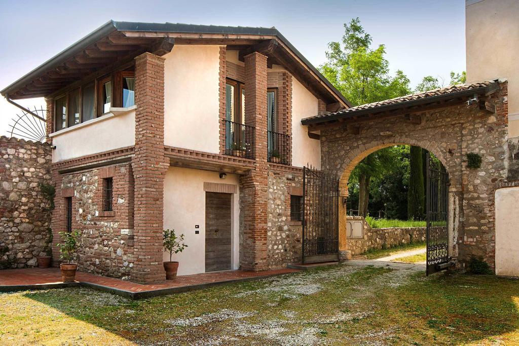 Antico Cascinale Lombardo Bed and Breakfast Lonato Δωμάτιο φωτογραφία